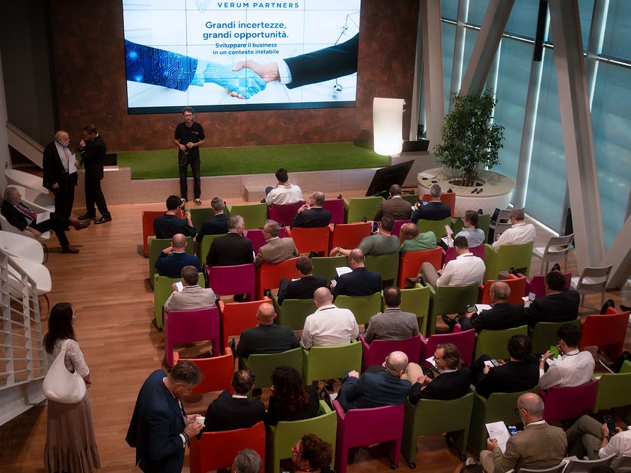 Un evento di Verum Partners con il pubblico in sala